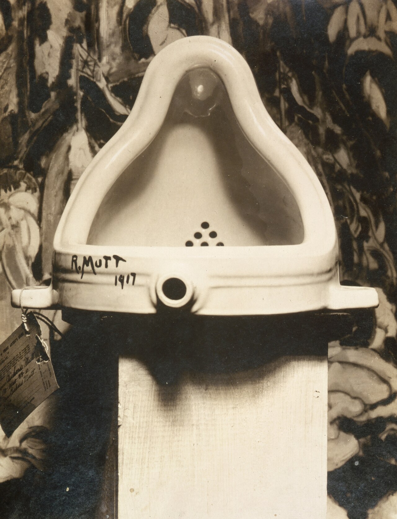 Duchamp, Fountain, 1917 (photo: Stieglitz) · Wikimedia Commons (PD)